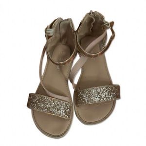 Girl's Super Cute zip up in the back and buckle on the side Sandals size 13